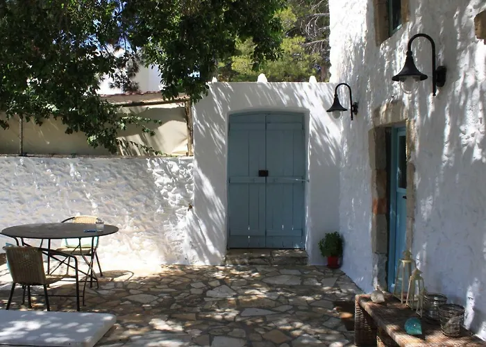 بيت للعطل Charming Leros Hideaway | Serenity & Privacy أليندا