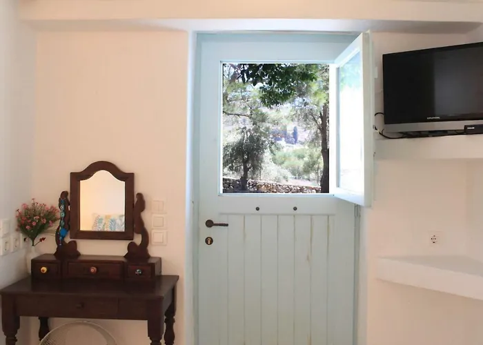 بيت للعطل Charming Leros Hideaway | Serenity & Privacy